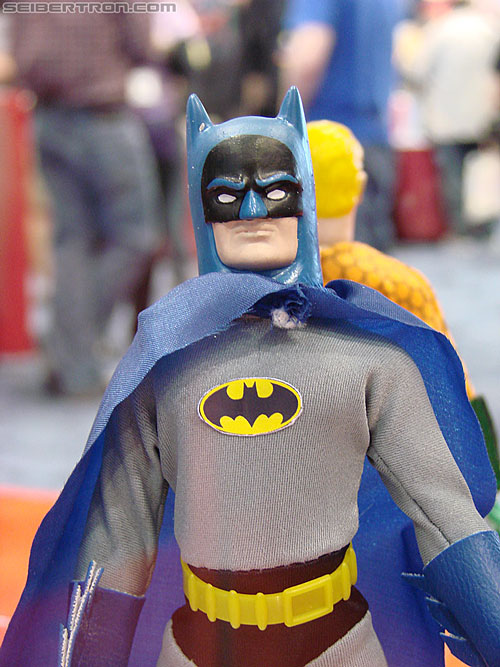 C2E2: Chicago Comic and Entertainment Expo - Transformers Event: Retro-Action DC Batman