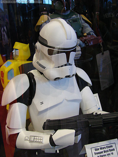 C2E2: Chicago Comic and Entertainment Expo - Transformers Event: Star Wars statue bust