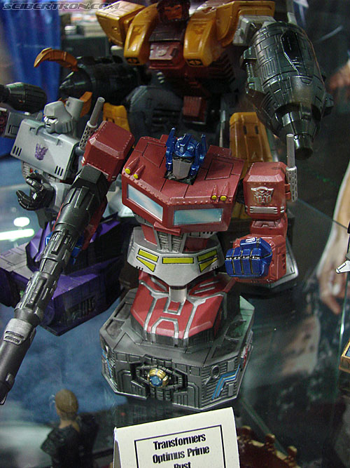 Wizard World 2007 - Transformers Event: Transformers Optimus Prime bust