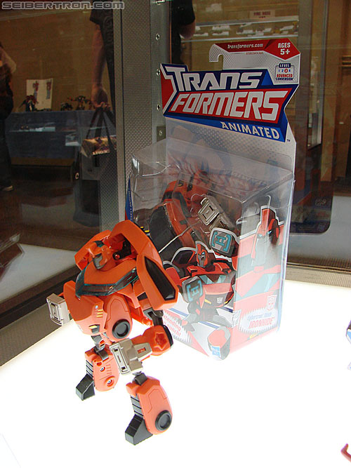 BotCon 2010: Transformers Animated toys - Transformers Event: TFA Cybertron Mode Ironhide