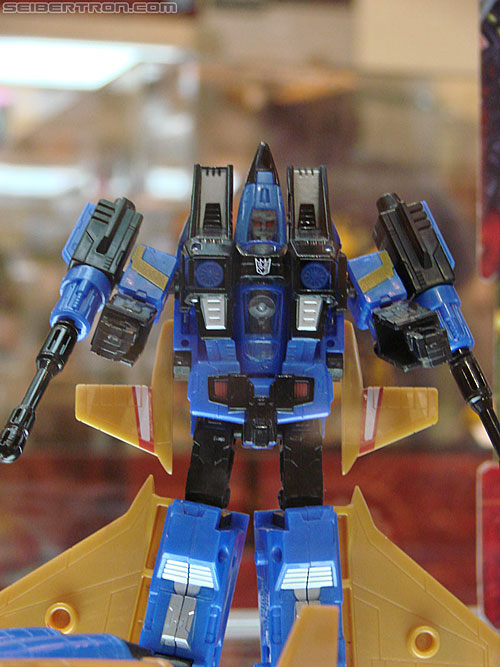 BotCon 2010: Transformers Generations toys - Transformers Event: DSC02889