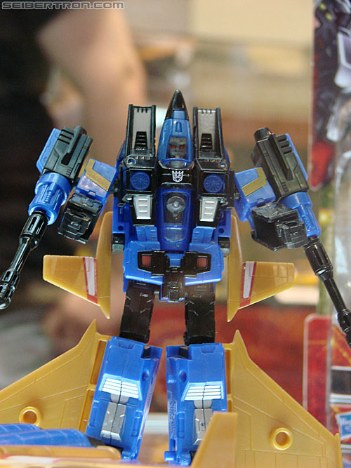 BotCon 2010: Transformers Generations toys - Transformers Event: DSC02890