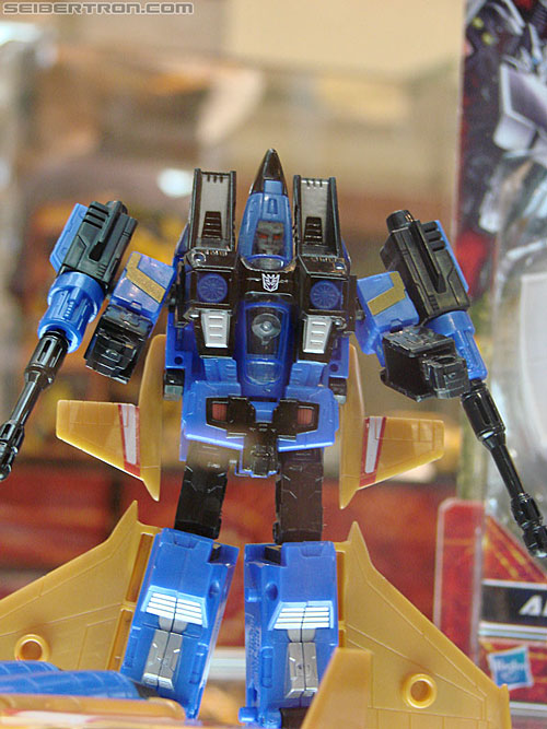 BotCon 2010: Transformers Generations toys - Transformers Event: DSC02891