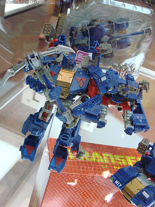 BotCon 2010: Transformers Generations toys - Transformers Event: DSC02903
