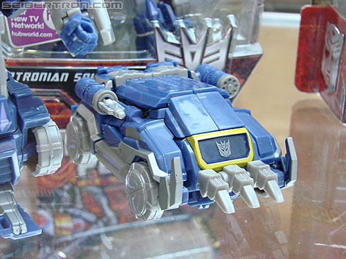 BotCon 2010: Transformers Generations toys - Transformers Event: DSC02910