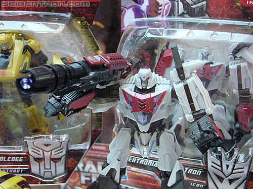 BotCon 2010: Transformers Generations toys - Transformers Event: DSC02922