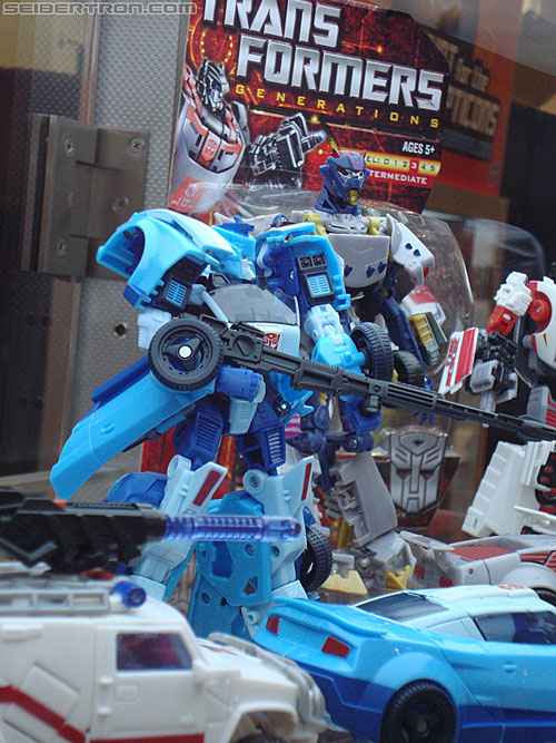BotCon 2010: Transformers Generations toys - Transformers Event: DSC03013