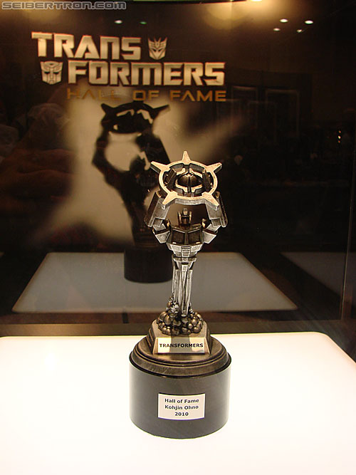 BotCon 2010: "Hall of Fame" Display Area and Awards Dinner - Transformers Event: DSC02975