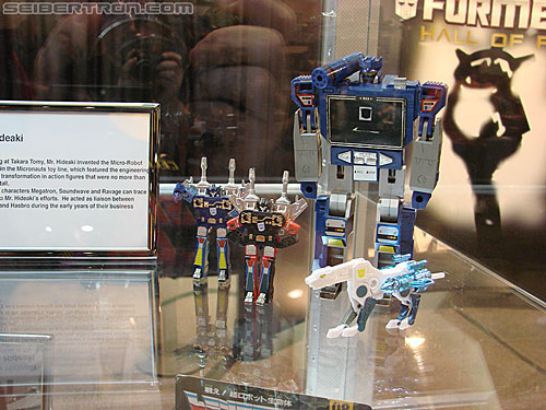BotCon 2010: "Hall of Fame" Display Area and Awards Dinner - Transformers Event: DSC02999