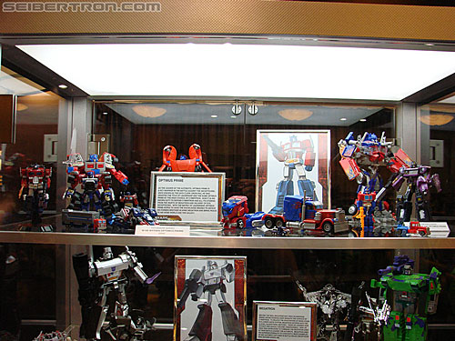 BotCon 2010: "Hall of Fame" Display Area and Awards Dinner - Transformers Event: DSC03019