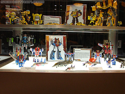 BotCon 2010: "Hall of Fame" Display Area and Awards Dinner - Transformers Event: DSC03022
