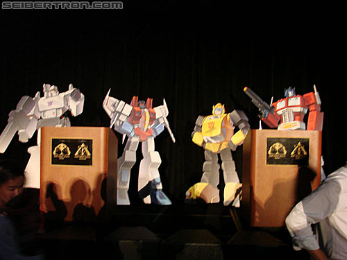 BotCon 2010: "Hall of Fame" Display Area and Awards Dinner - Transformers Event: DSC03489
