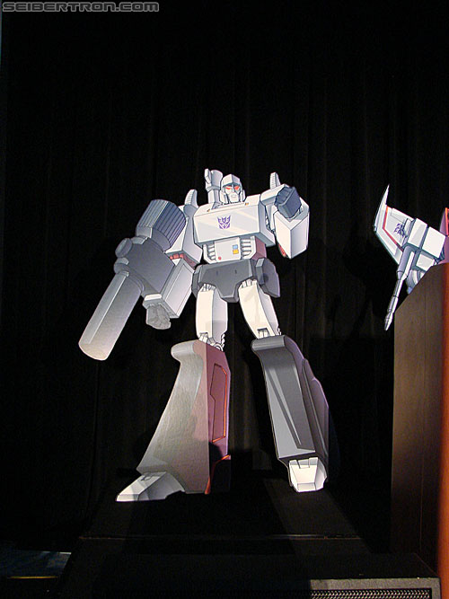 BotCon 2010: "Hall of Fame" Display Area and Awards Dinner - Transformers Event: DSC03493