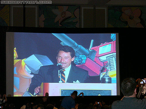 BotCon 2010: "Hall of Fame" Display Area and Awards Dinner - Transformers Event: DSC03579