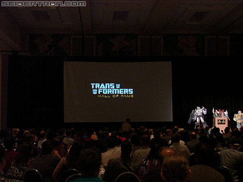 BotCon 2010: "Hall of Fame" Display Area and Awards Dinner - Transformers Event: DSC03586