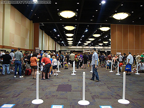 Transformers News: BotCon 2010 - Thursday Registration Photogallery Image