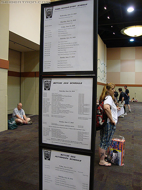 BotCon 2010: Thursday Night Registration - Transformers Event: DSC00588