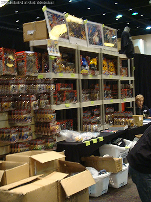 Transformers News: BotCon 2010 - Thursday Registration Photogallery Image