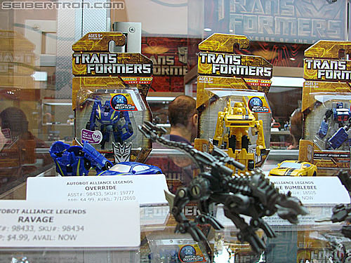 BotCon 2010: Hunt For The Decepticons toys (pt 1) - Transformers Event: DSC02774