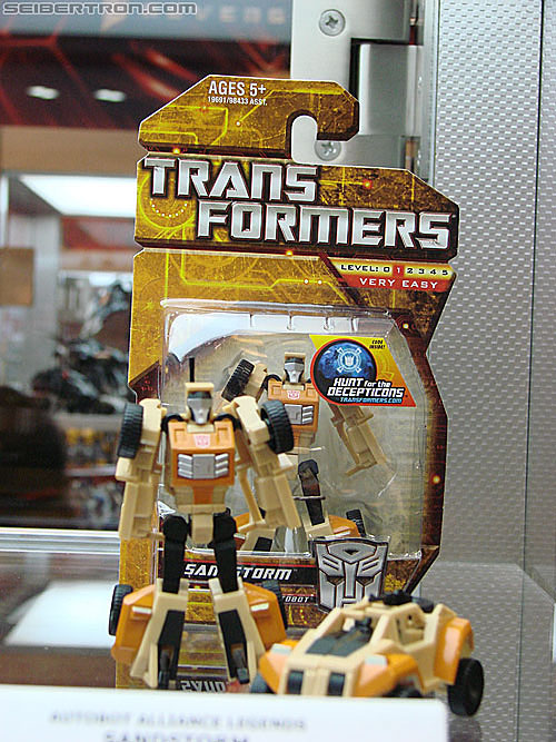 BotCon 2010: Hunt For The Decepticons toys (pt 1) - Transformers Event: DSC02796