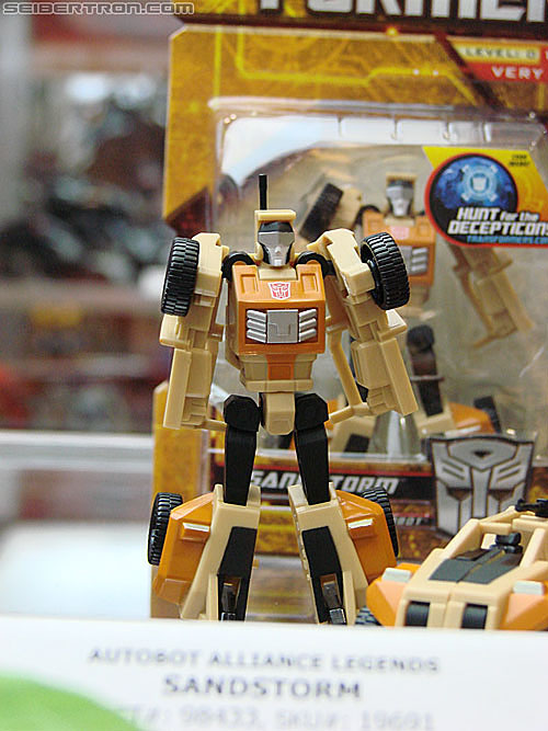 BotCon 2010: Hunt For The Decepticons toys (pt 1) - Transformers Event: DSC02797