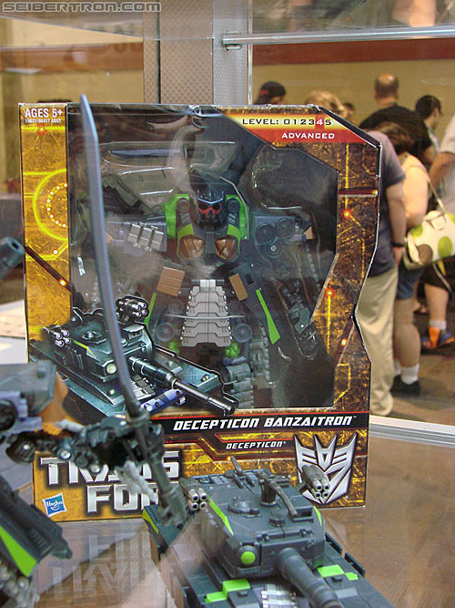 BotCon 2010: Hunt For The Decepticons toys (pt 2) - Transformers Event: DSC03268