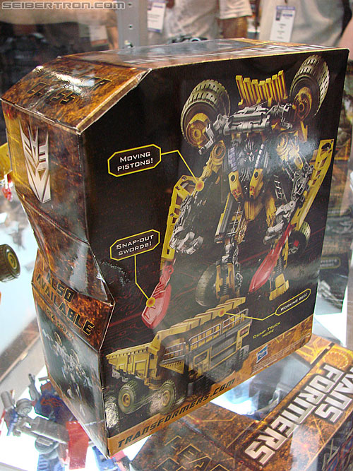 BotCon 2010: Hunt For The Decepticons toys (pt 2) - Transformers Event: DSC03302
