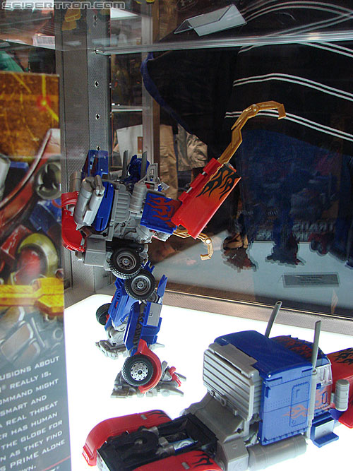 BotCon 2010: Hunt For The Decepticons toys (pt 2) - Transformers Event: DSC03366