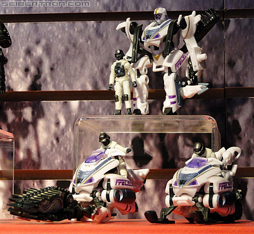 Toy Fair 2011: Mech Tech Human Alliance - Transformers Event: DSC04895