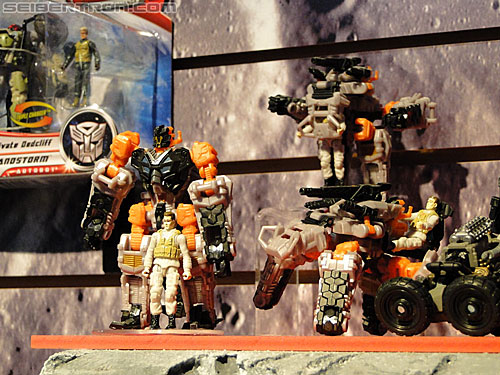Toy Fair 2011: Mech Tech Human Alliance - Transformers Event: DSC04897