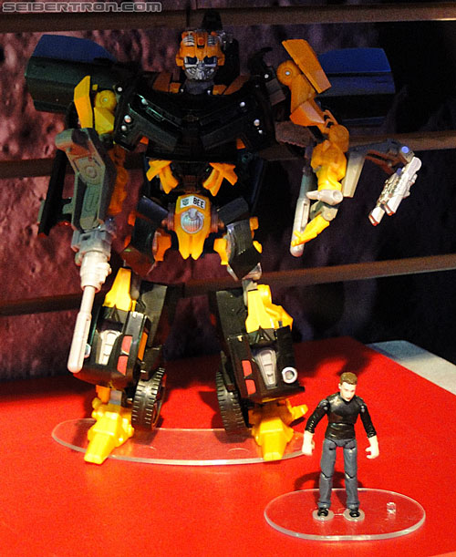 Toy Fair 2011: Mech Tech Human Alliance - Transformers Event: DSC04900