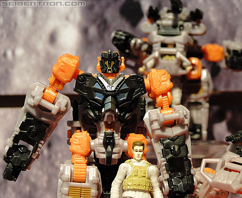 Toy Fair 2011: Mech Tech Human Alliance - Transformers Event: DSC04903