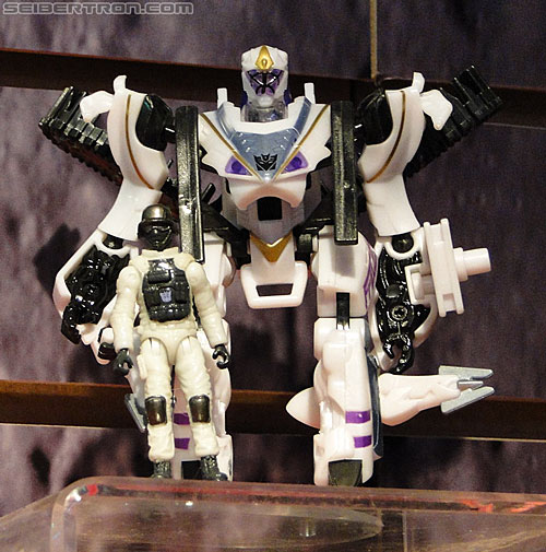 Toy Fair 2011: Mech Tech Human Alliance - Transformers Event: DSC04906