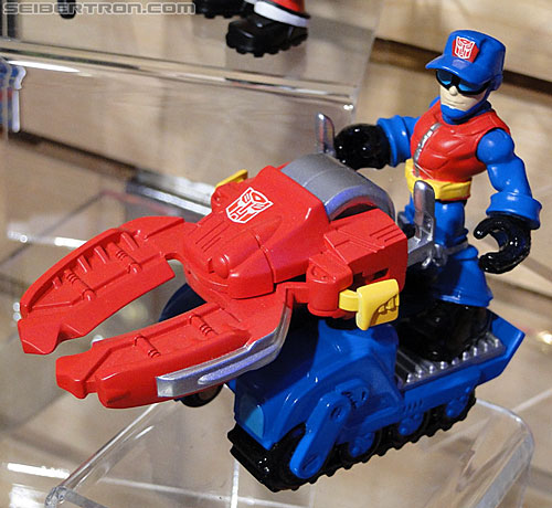 Toy Fair 2011: Playskool Heroes Transformers Rescue Bots - Transformers Event: DSC05198a