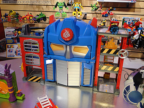 Toy Fair 2011: Playskool Heroes Transformers Rescue Bots - Transformers Event: DSC05212
