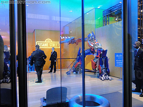 Toy Fair 2011: Miscellaneous - Transformers Event: DSC04889