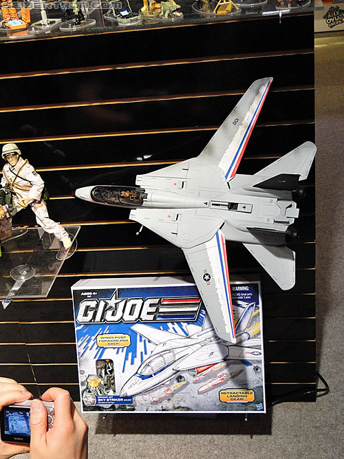 Toy Fair 2011: Miscellaneous - Transformers Event: DSC05177