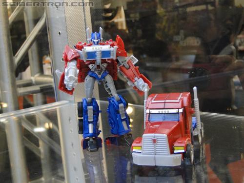 Botcon 2011: Transformers Prime Toys - Transformers Event: DSC10017
