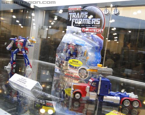 Botcon 2011: Transformers Retail Exclusives Display Area - Transformers Event: DSC09818a