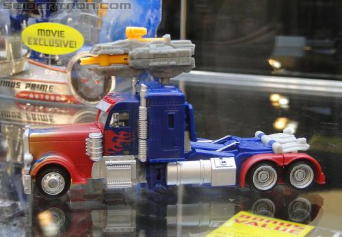 Botcon 2011: Transformers Retail Exclusives Display Area - Transformers Event: DSC09819a