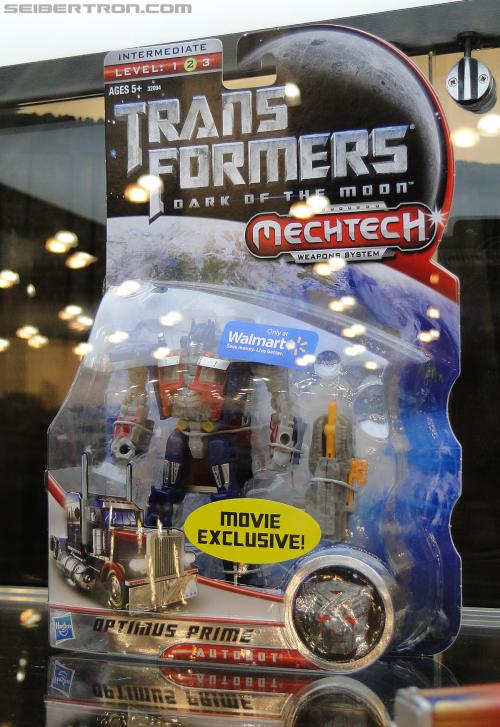 Transformers News: BotCon 2011 Coverage - Retail Exclusives Image