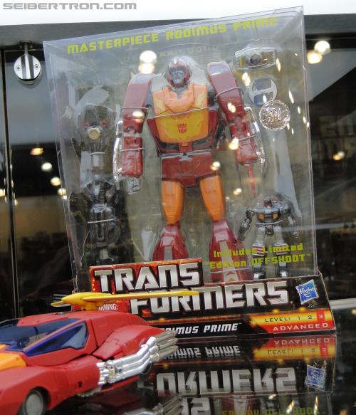 Botcon 2011: Transformers Retail Exclusives Display Area - Transformers Event: DSC09857