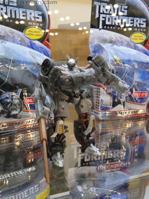 Botcon 2011: Transformers Retail Exclusives Display Area - Transformers Event: DSC10095