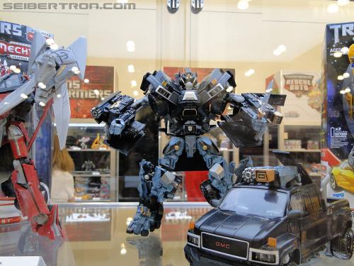 Botcon 2011: Dark of the Moon MechTech Display Area - Transformers Event: Mechtech-009