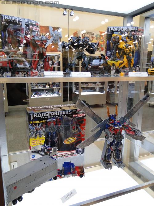 Botcon 2011: Dark of the Moon MechTech Display Area - Transformers Event: Mechtech-020