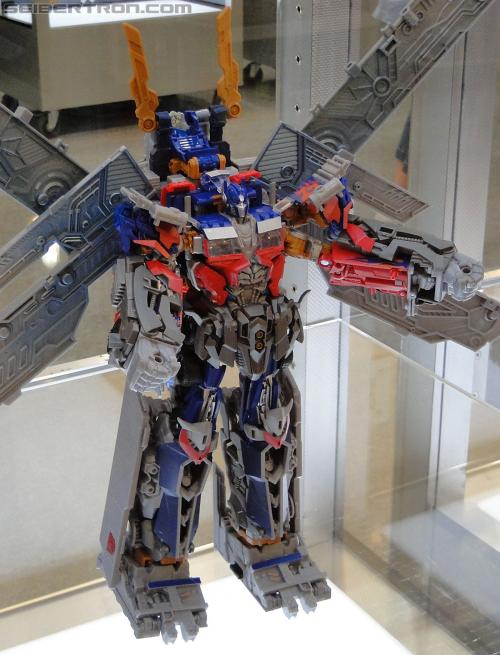 Botcon 2011: Dark of the Moon MechTech Display Area - Transformers Event: Mechtech-026
