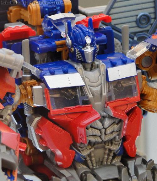 Botcon 2011: Dark of the Moon MechTech Display Area - Transformers Event: Mechtech-030