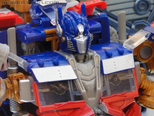 Botcon 2011: Dark of the Moon MechTech Display Area - Transformers Event: Mechtech-031