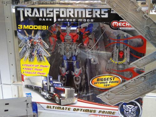 Botcon 2011: Dark of the Moon MechTech Display Area - Transformers Event: Mechtech-038