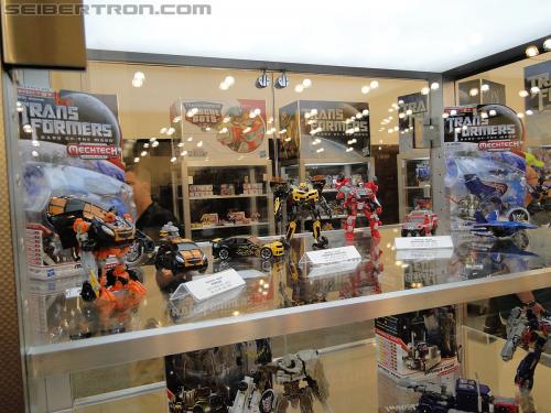 Botcon 2011: Dark of the Moon MechTech Display Area - Transformers Event: Mechtech-040